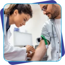 Profissional da Saúde Prime realizando exame médico ocupacional com emissão do ASO – Atestado de Saúde Ocupacional