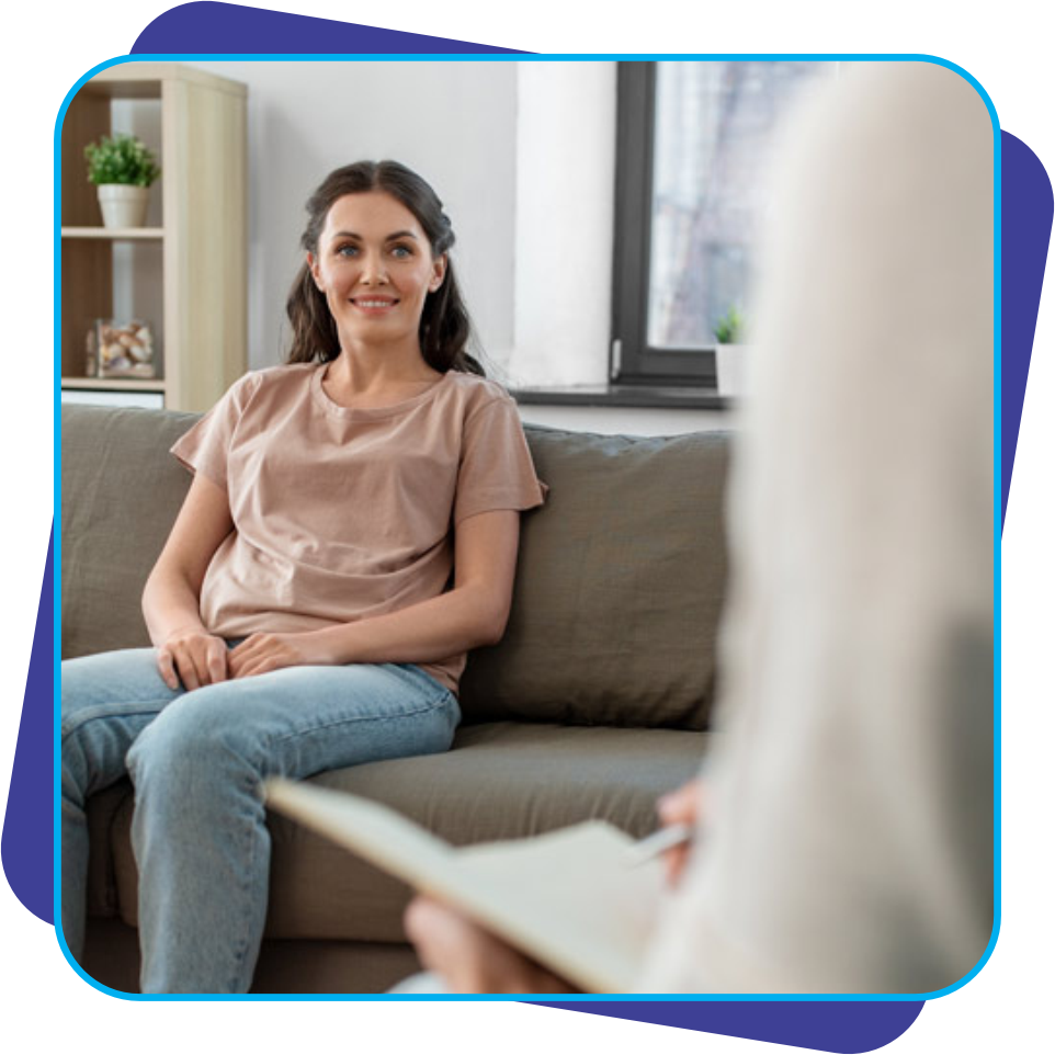 psicologa-em-consulta-individual-com-paciente-em-clinica