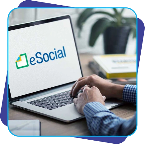 Profissional da Saúde Prime realizando gestão de SST com envio dos eventos 2210, 2220 e 2240 no eSocial com segurança e precisão