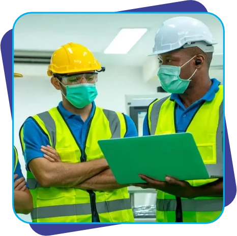 Profissional de Higiene Ocupacional realizando avaliação técnica com equipamentos de medição, certificado pela ABHO.