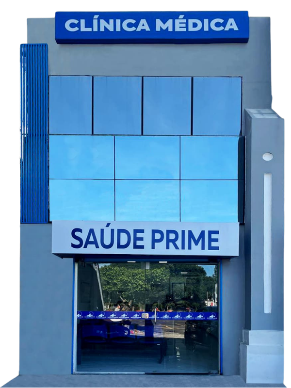 Fachada da Clínica Saúde Prime em Manaus com entrada moderna e letreiro azul
